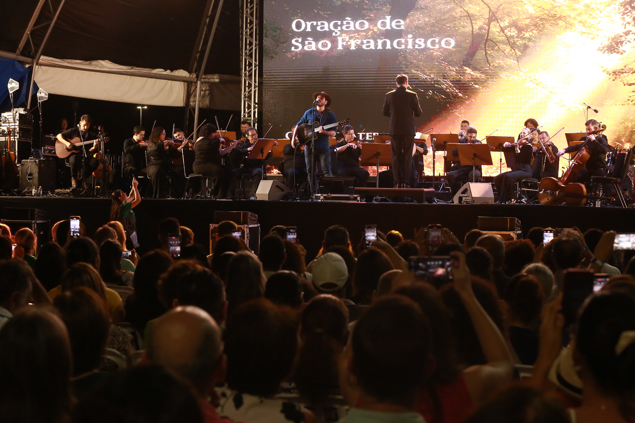 Evento ‘Notas que Cultivam’ teve entrada franca, repertório diversificado e 18 produtores rurais atendidos pelo Senar MT comercializando produtos naturais